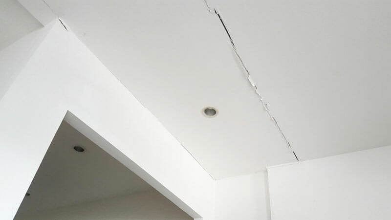 How Do You Know If Your Ceiling is Going to Collapse: Warning Signs